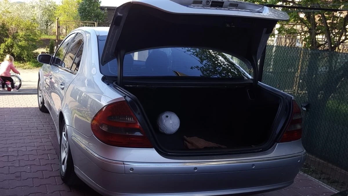 Mercedes-Benz E 220 Avangard - изображение 3