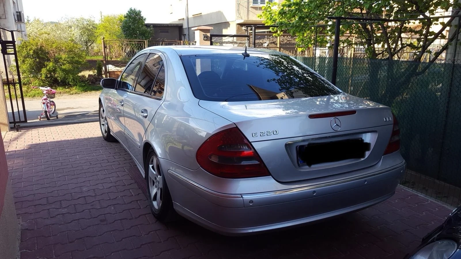 Mercedes-Benz E 220 Avangard - изображение 2