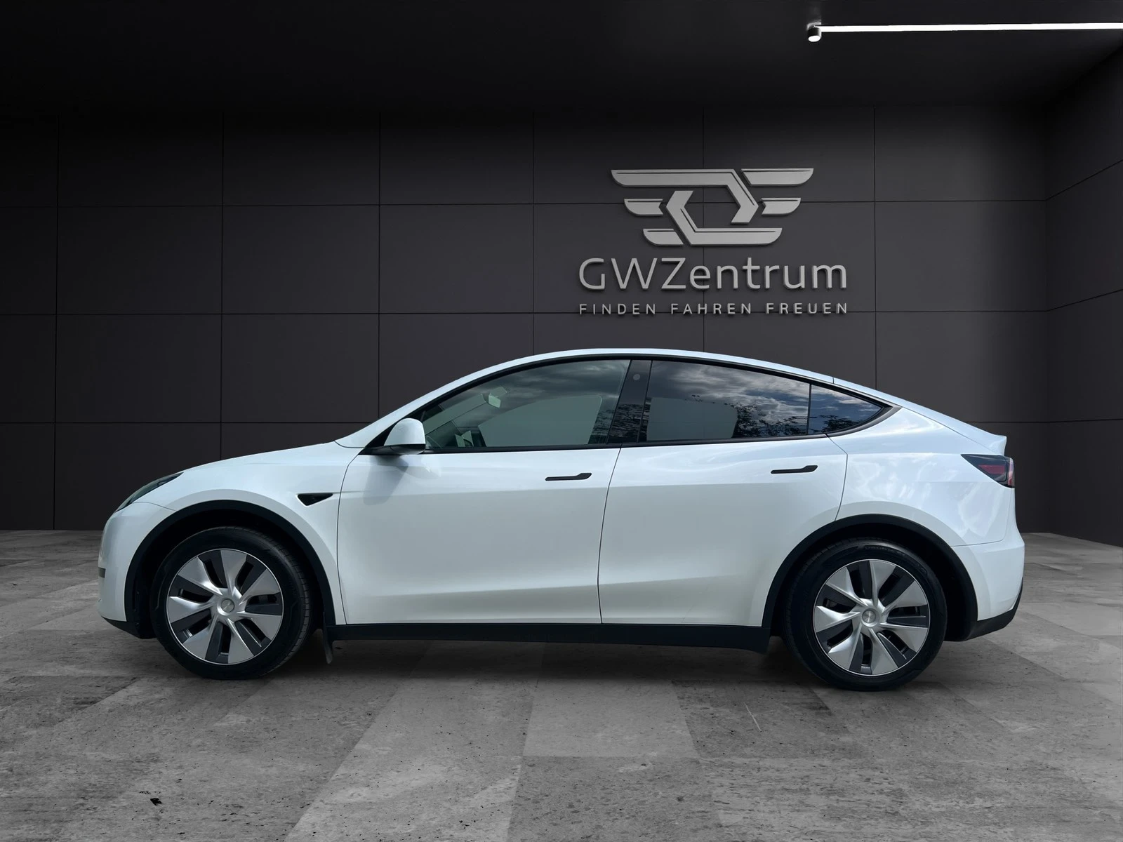 Tesla Model Y SR - изображение 6