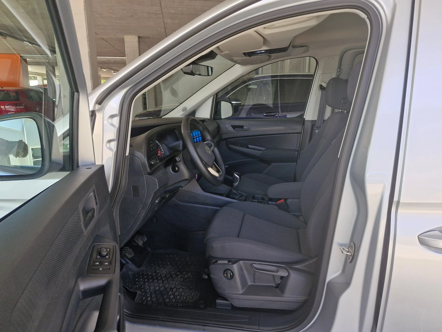 VW Caddy TDI 5 места - изображение 2