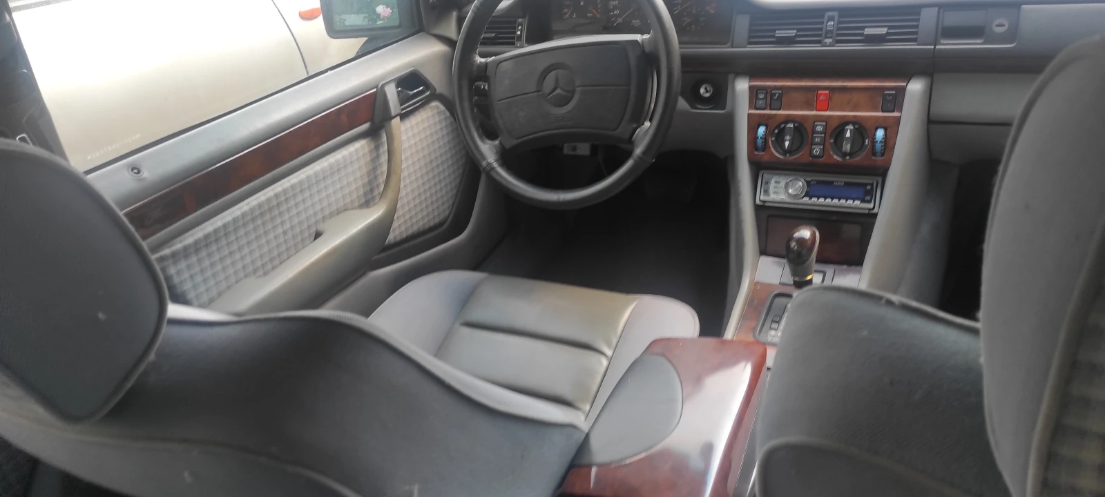Mercedes-Benz 260  - изображение 7