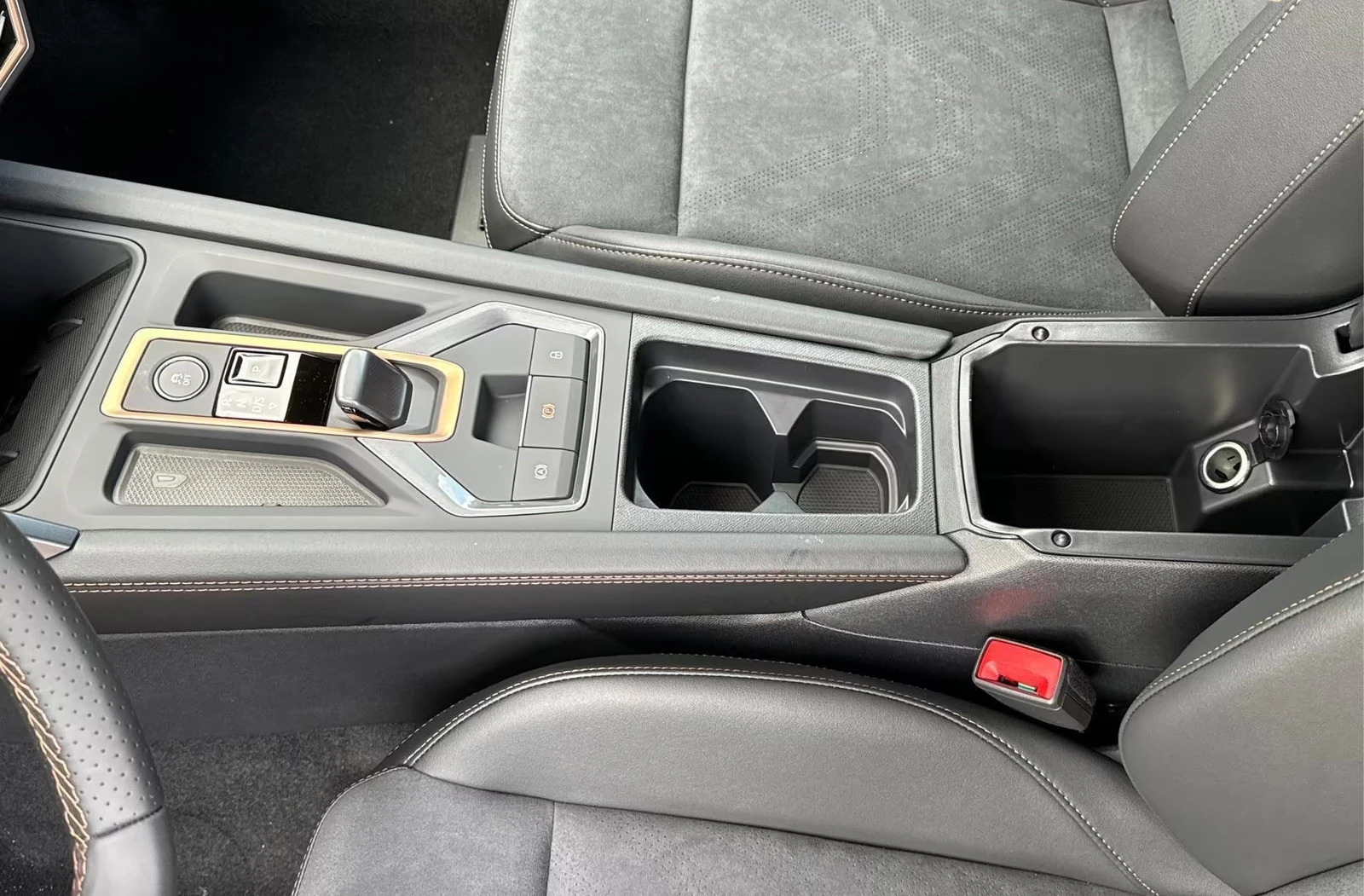 Cupra Formentor VZ/333HP/CAM/NAVI/MEMO/KLESS/L.ASSIST/451g | Mobile.bg   13