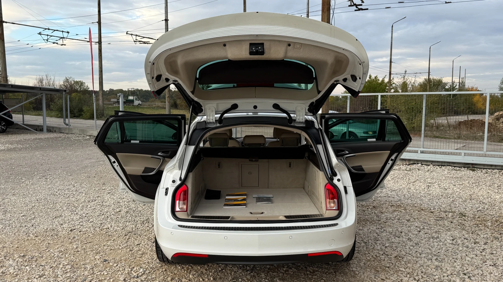 Opel Insignia 2.0D-131кс-Park Assist-COSMOInfinitiEURO 5B-ИТАЛИЯ - изображение 9