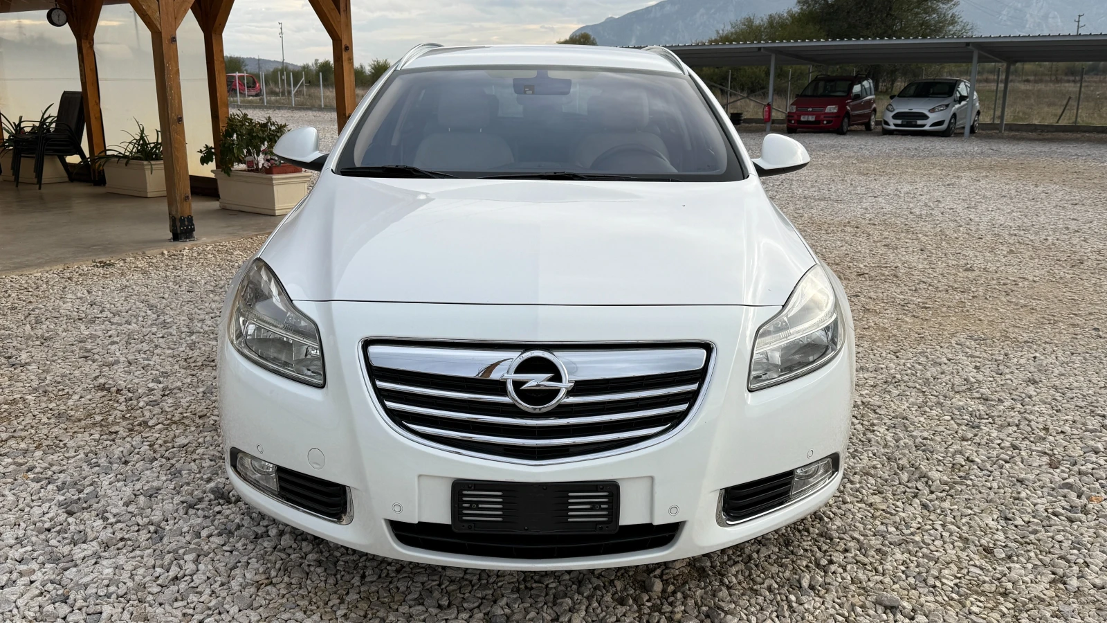 Opel Insignia 2.0D-131кс-Park Assist-COSMOInfinitiEURO 5B-ИТАЛИЯ - изображение 2