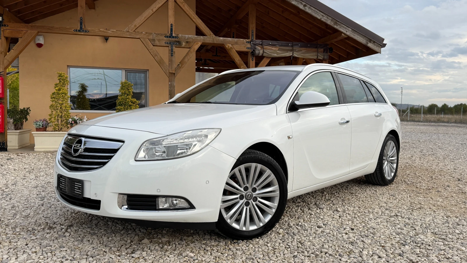 Opel Insignia 2.0D-131кс-Park Assist-COSMOInfinitiEURO 5B-ИТАЛИЯ - изображение 3