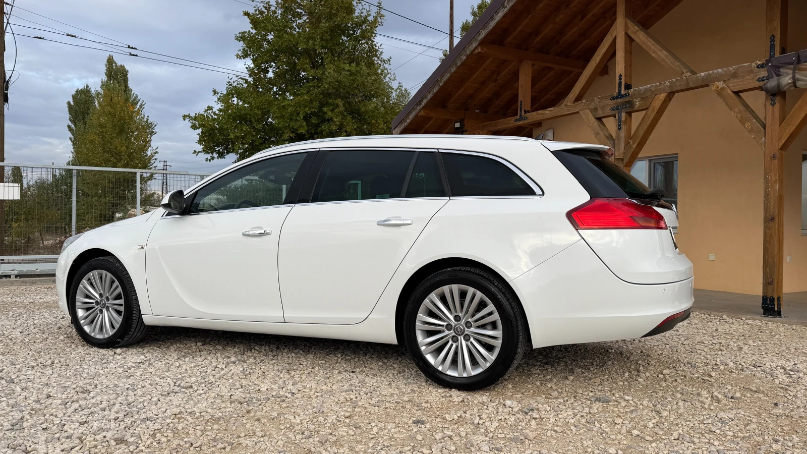 Opel Insignia 2.0D-131кс-Park Assist-COSMOInfinitiEURO 5B-ИТАЛИЯ - изображение 6