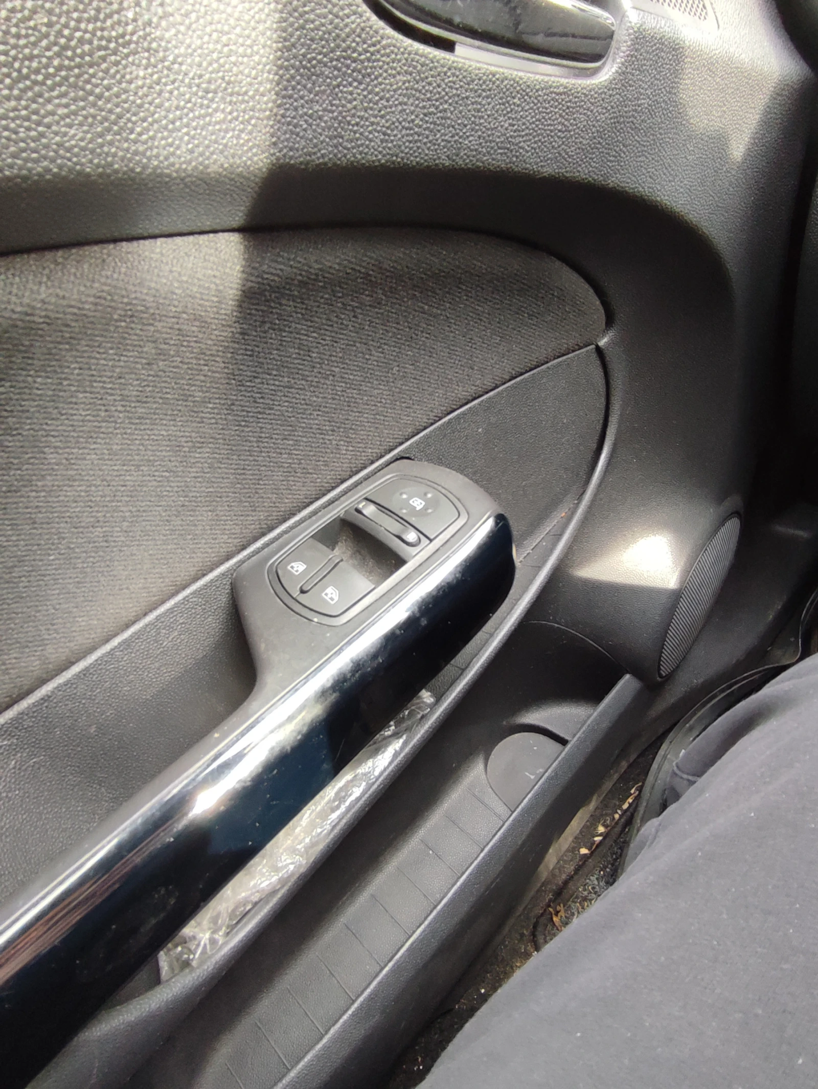 Opel Corsa 1.2i Ecotec, 4 cylinder  - изображение 10