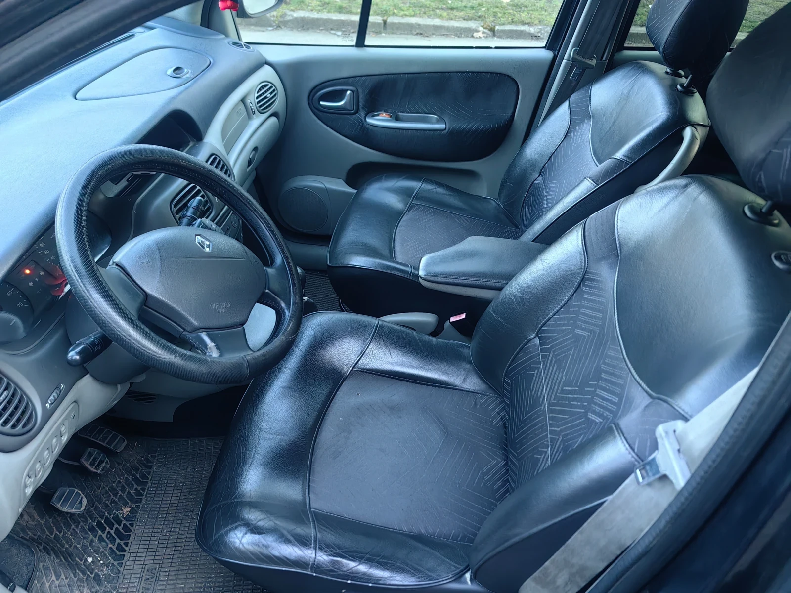 Renault Scenic 1.9dti, снимка 4 - Автомобили и джипове - 53801659