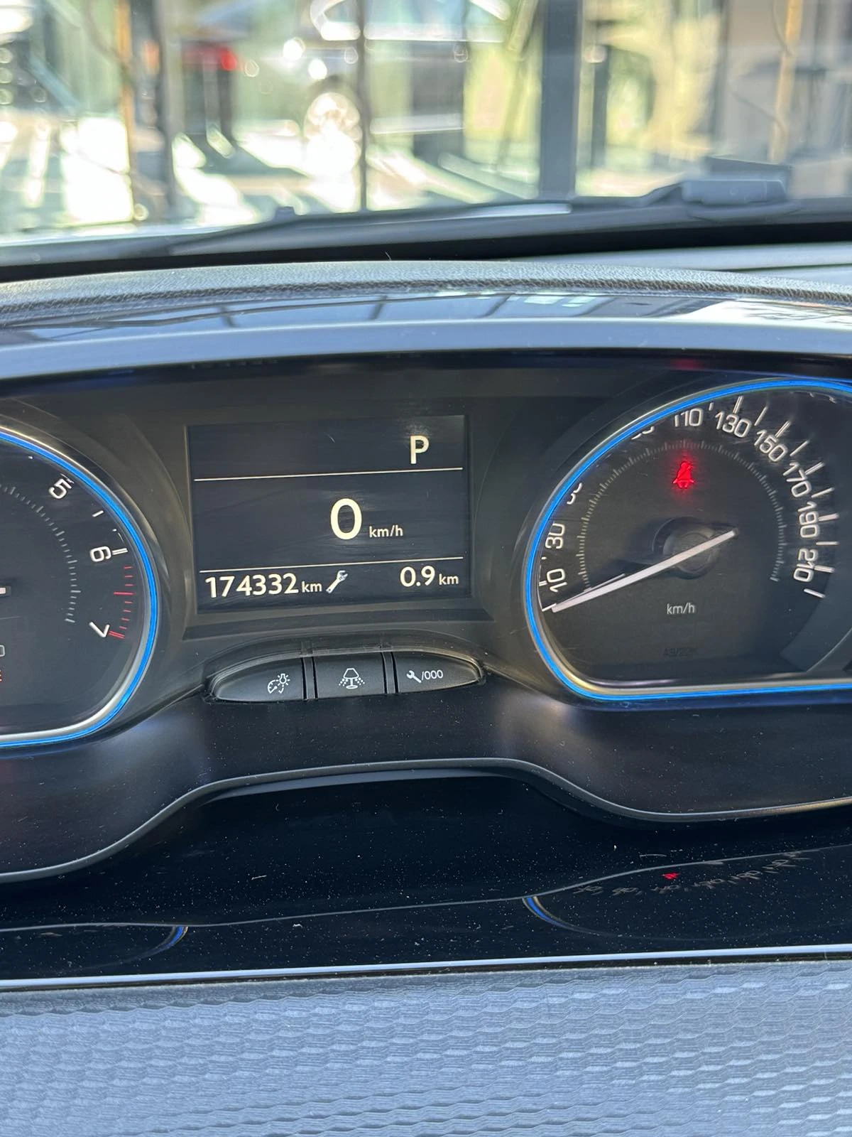 Peugeot 2008, снимка 14 - Автомобили и джипове - 54447724