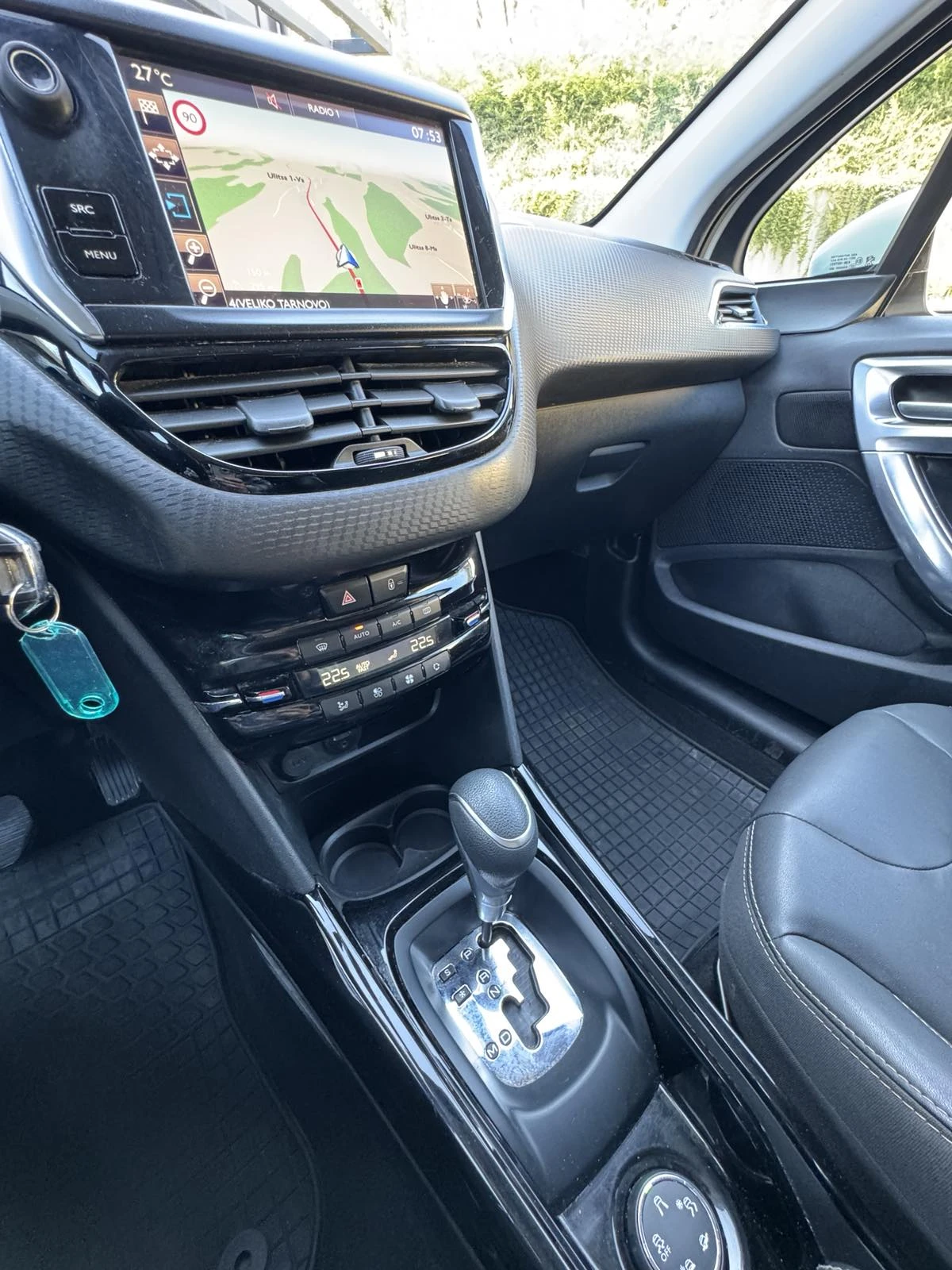 Peugeot 2008, снимка 15 - Автомобили и джипове - 54447724