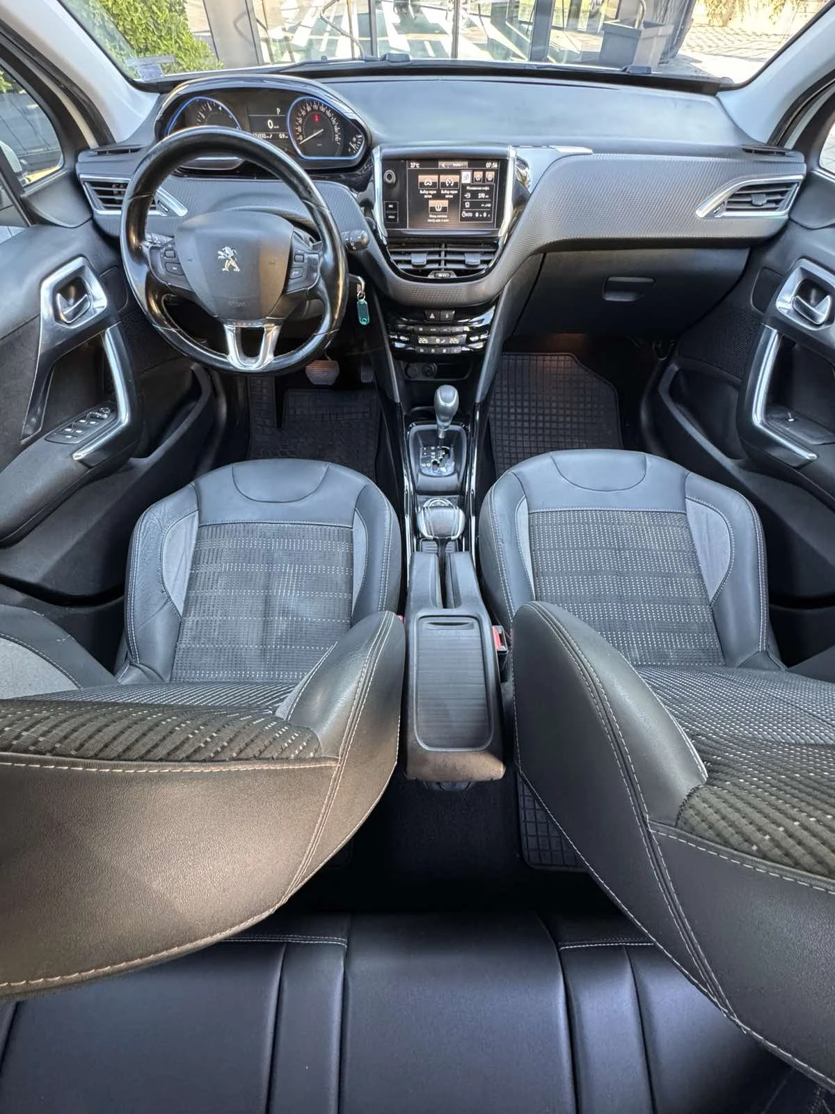Peugeot 2008, снимка 13 - Автомобили и джипове - 54447724