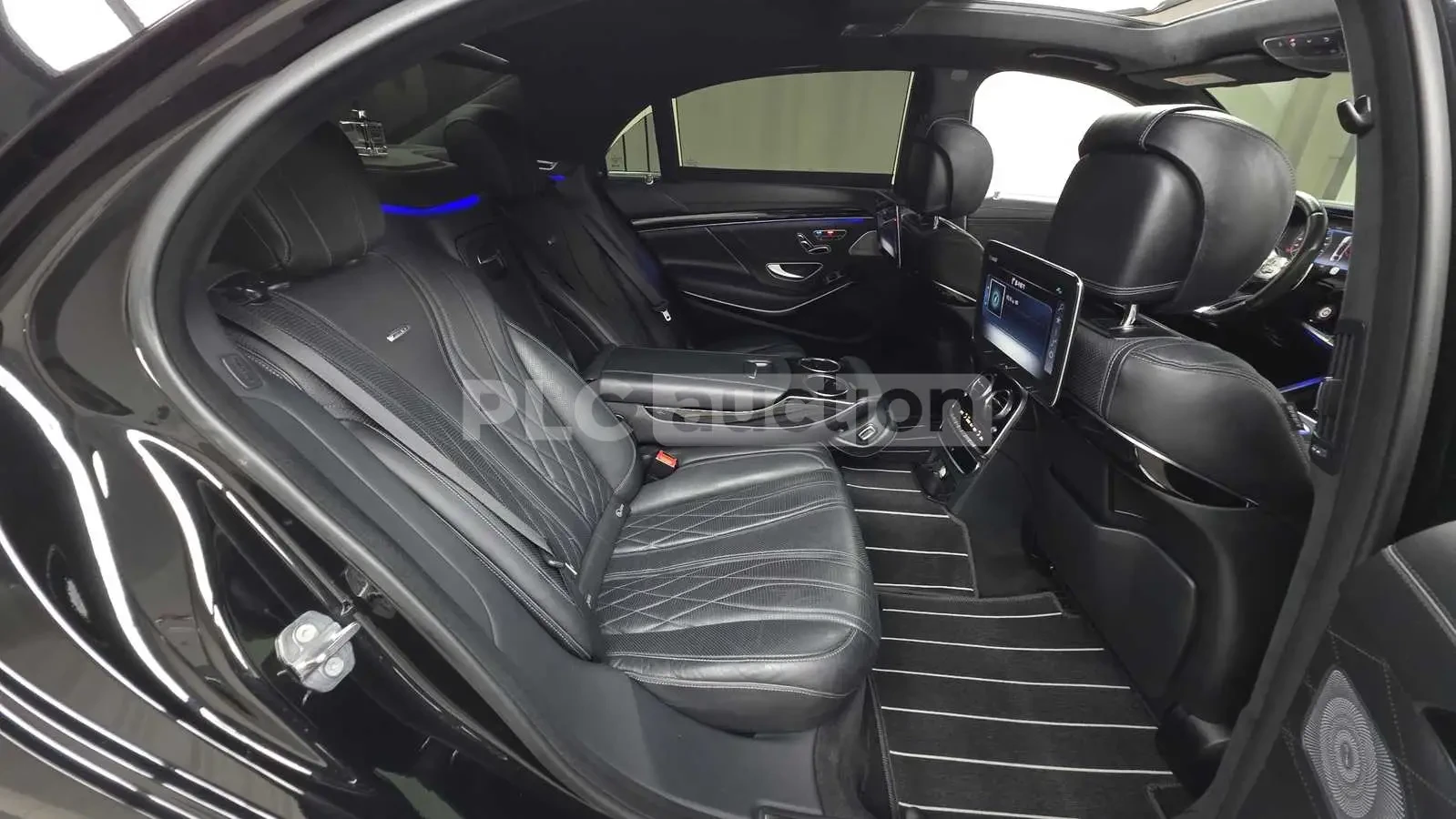 Mercedes-Benz S 63 AMG 4MATIC* DISTRONIC* BURMESTER* ОБДУХВАНЕ* МАСАЖ* , снимка 8 - Автомобили и джипове - 54567665
