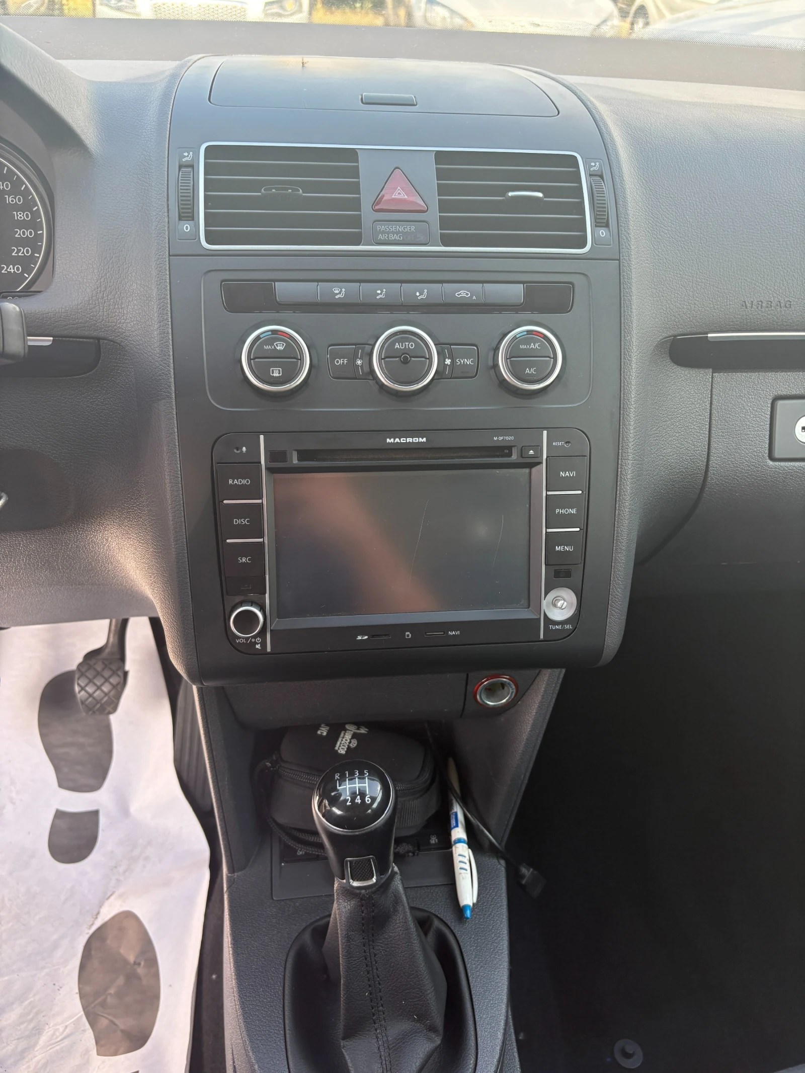 VW Touran 1.4 МЕТАН, снимка 14 - Автомобили и джипове - 55304381