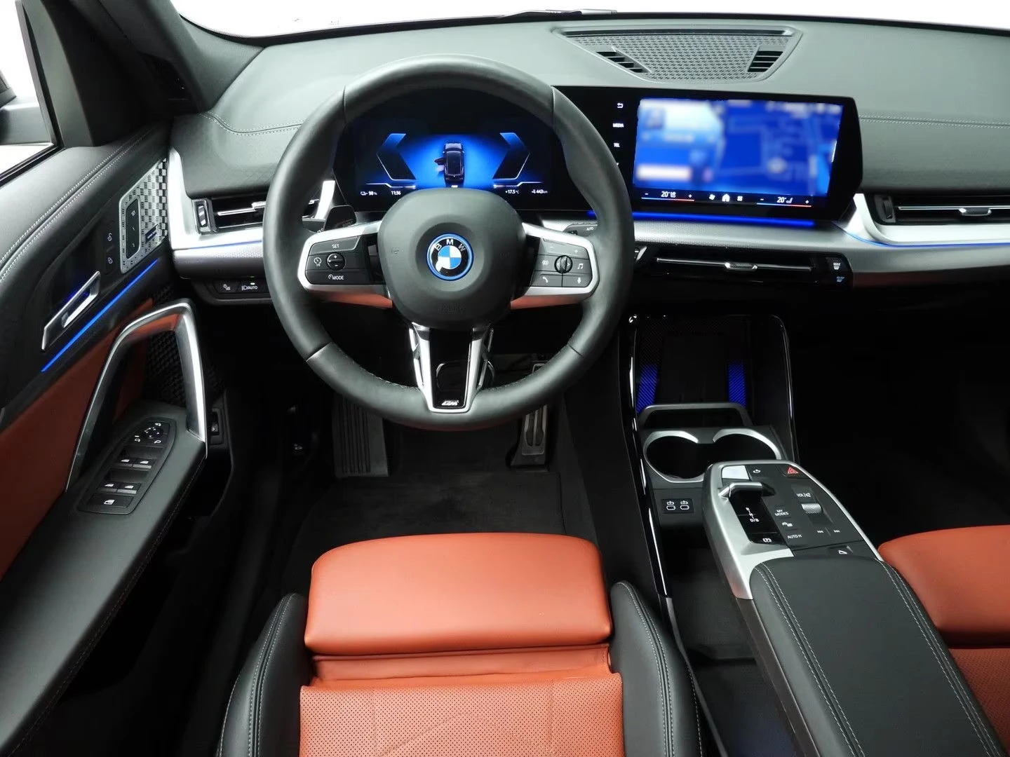 BMW iX2 eDrive 20 / M SPORT / H&K / CAMERA / , снимка 10 - Автомобили и джипове - 55476872