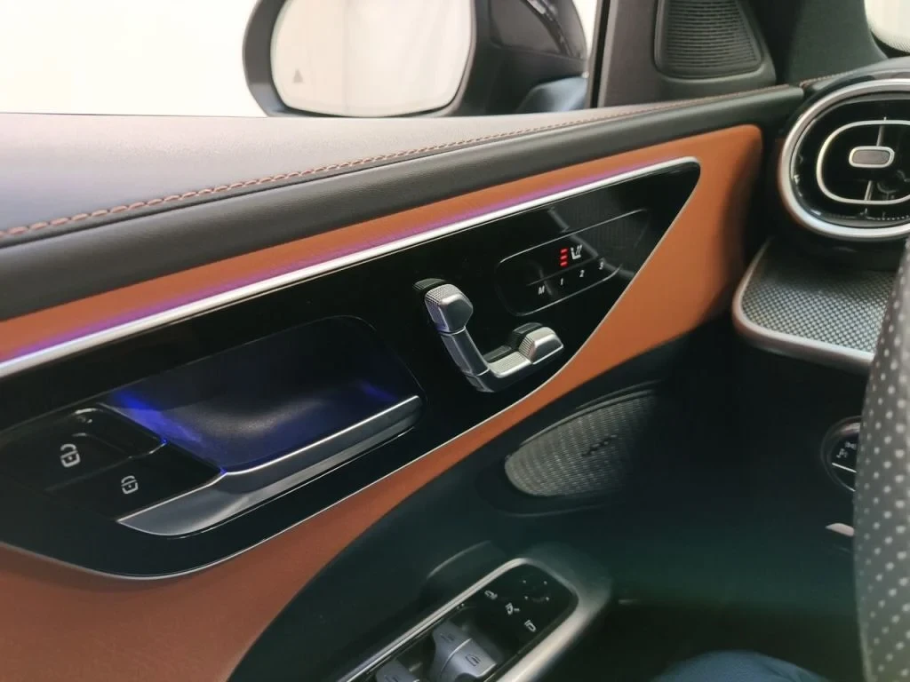 Mercedes-Benz C 300 300e Plug-In Hybrid AMG Night Aut. LED-Digital Wid, снимка 11 - Автомобили и джипове - 55725560