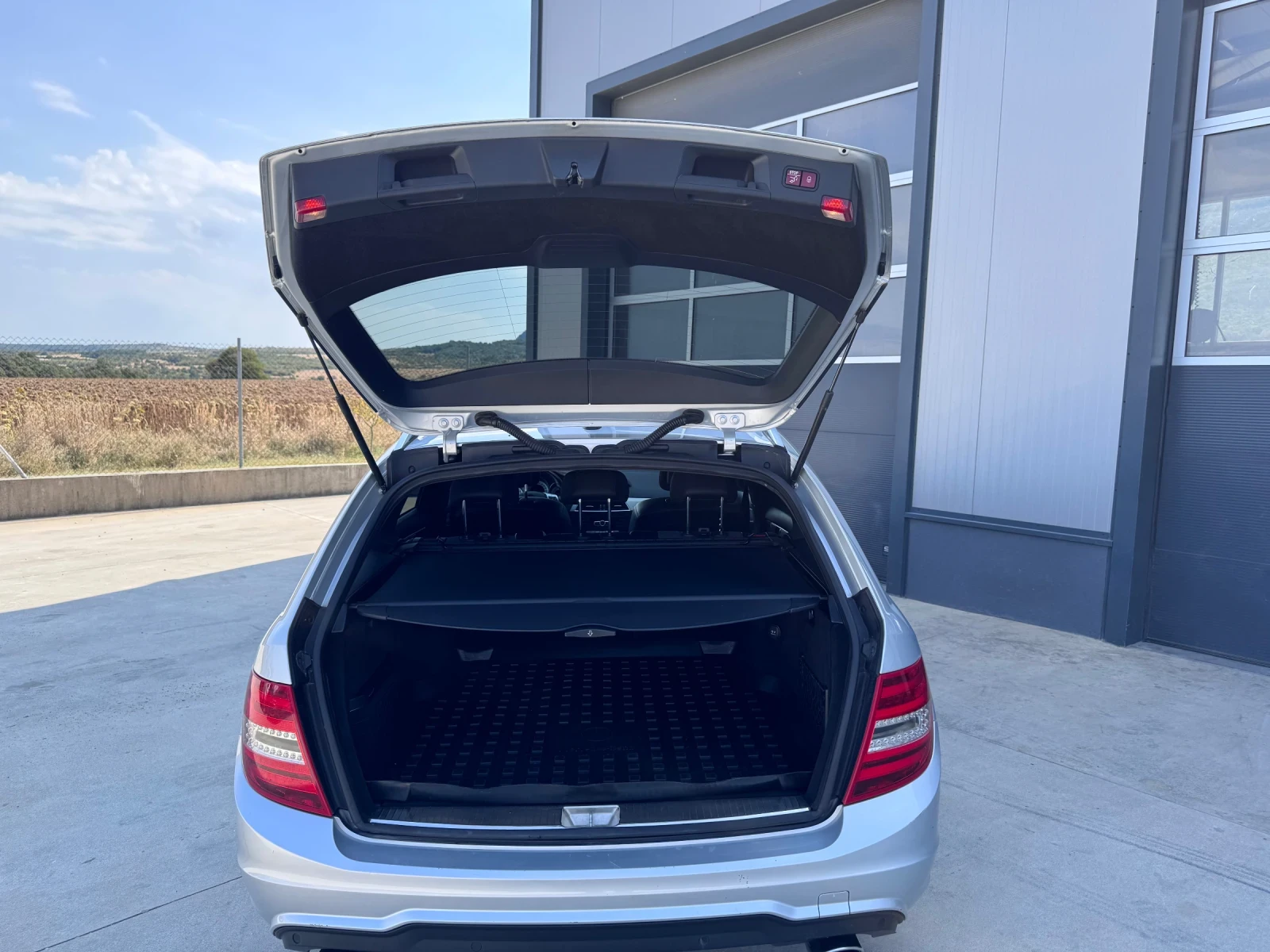 Mercedes-Benz C 300 4 MATIC, снимка 12 - Автомобили и джипове - 55778132