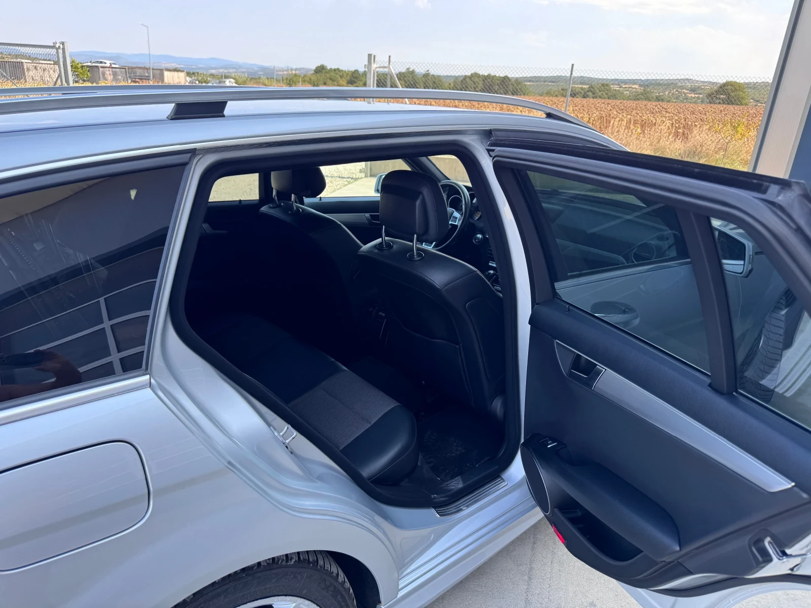 Mercedes-Benz C 300 4 MATIC, снимка 13 - Автомобили и джипове - 55778132