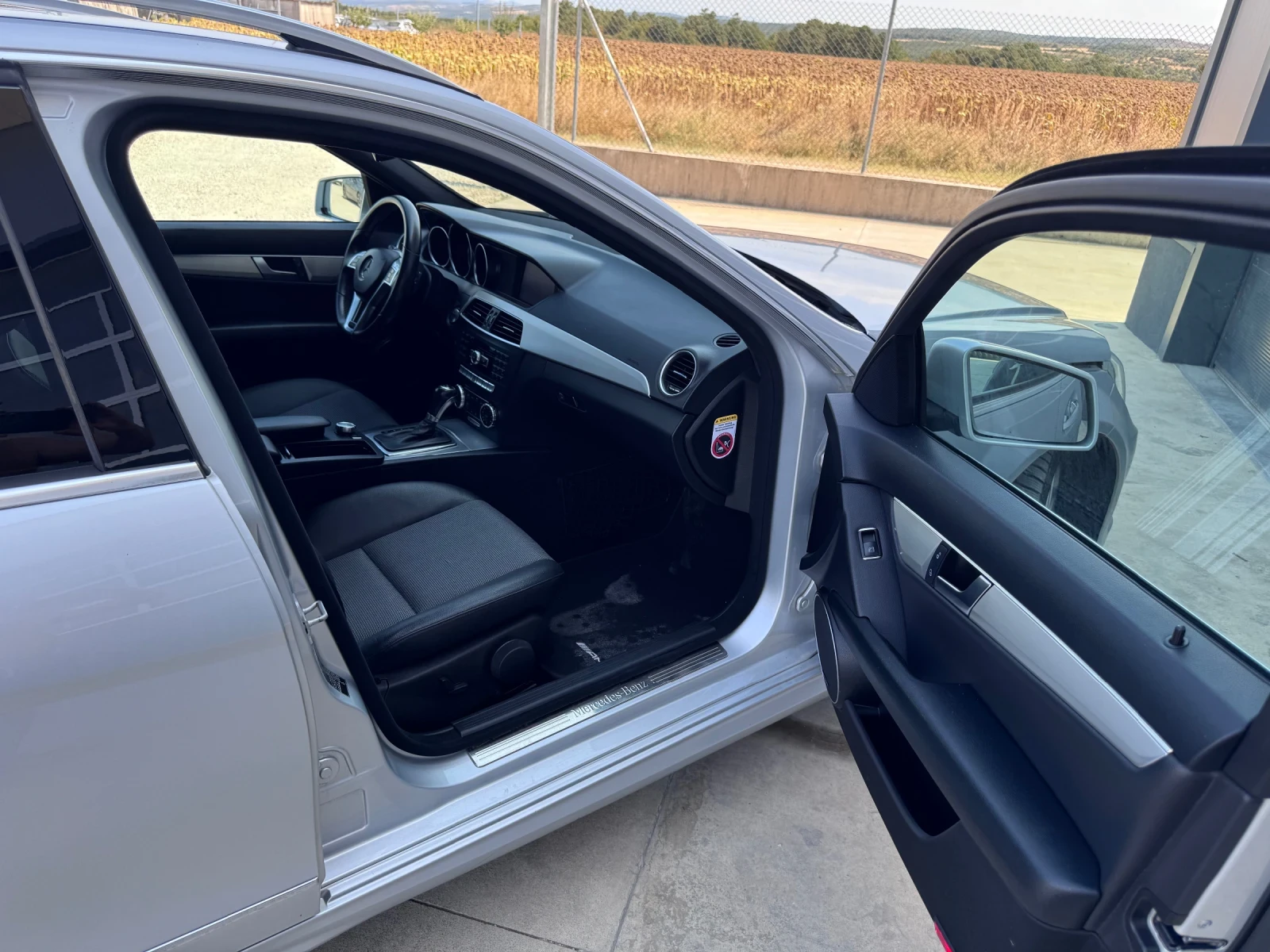 Mercedes-Benz C 300 4 MATIC, снимка 14 - Автомобили и джипове - 55778132