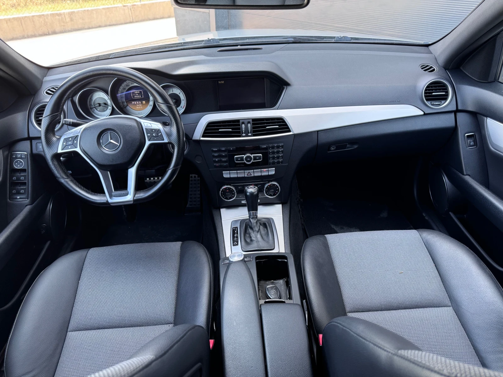 Mercedes-Benz C 300 4 MATIC, снимка 8 - Автомобили и джипове - 55778132