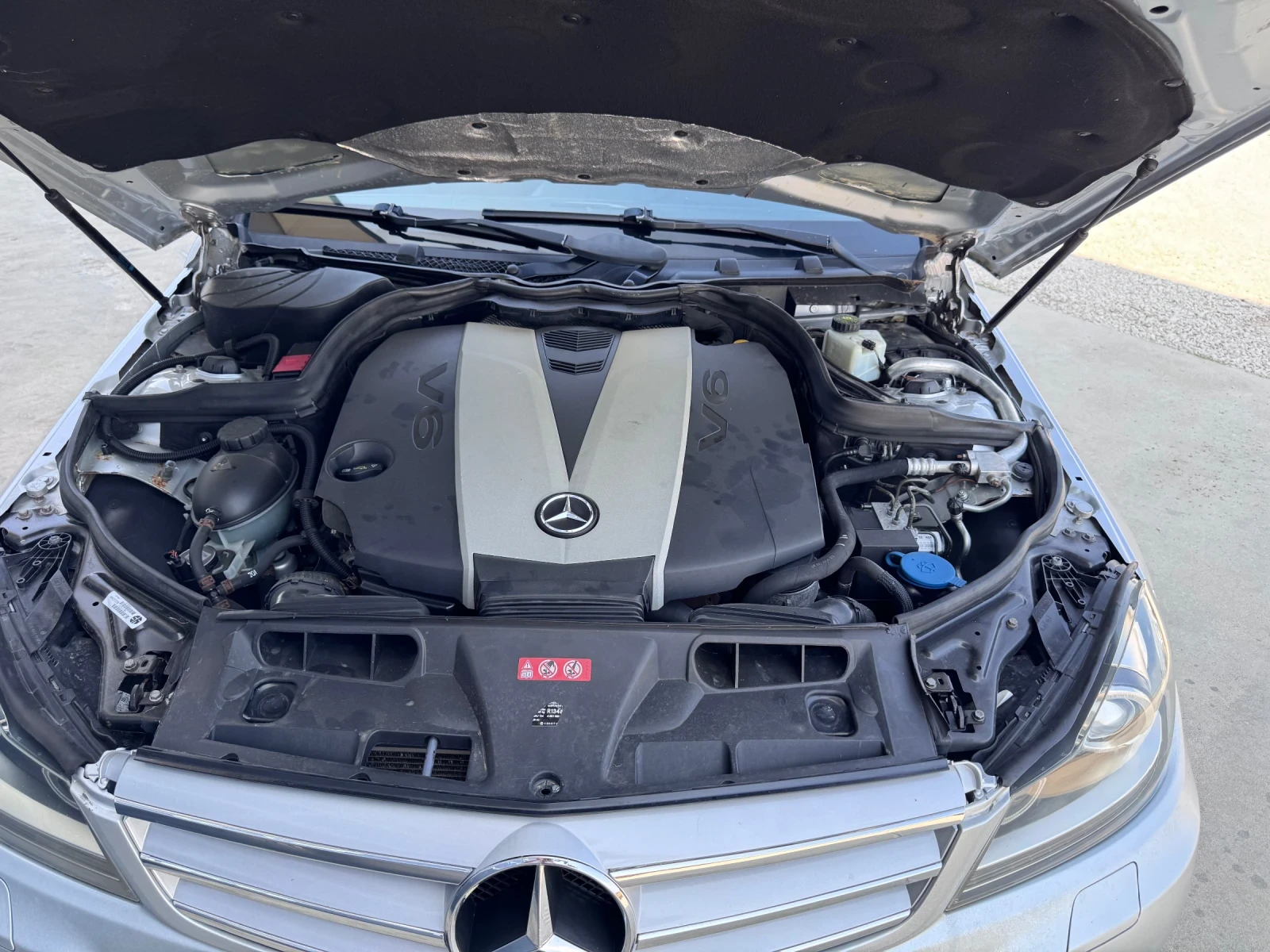 Mercedes-Benz C 300 4 MATIC, снимка 15 - Автомобили и джипове - 55778132