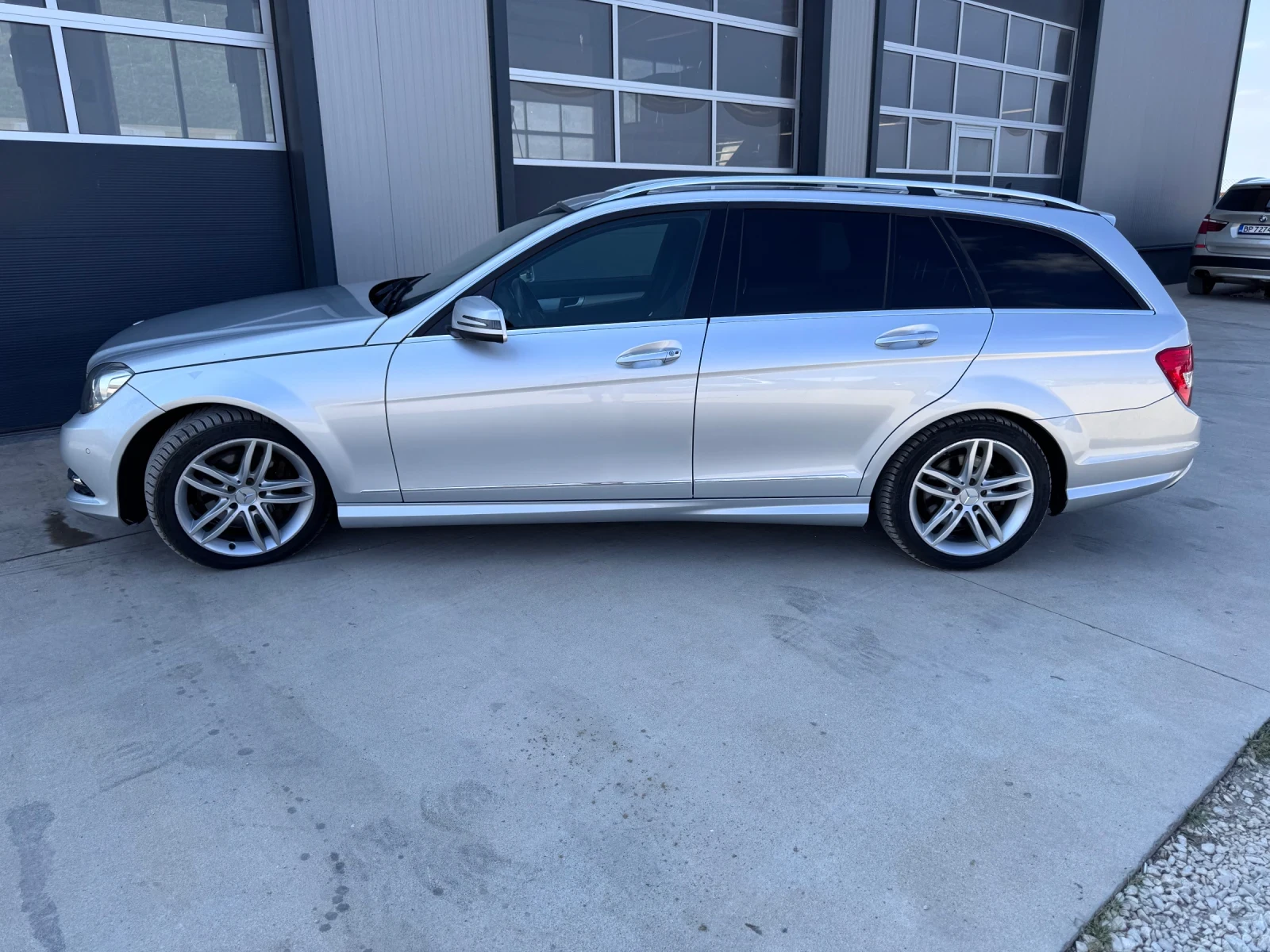 Mercedes-Benz C 300 4 MATIC, снимка 3 - Автомобили и джипове - 55778132