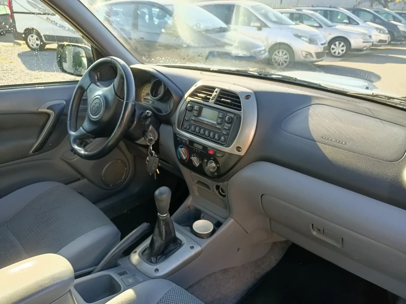 Toyota Rav4 2.0 d4d, снимка 9 - Автомобили и джипове - 48386432