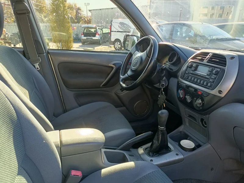 Toyota Rav4 2.0 d4d, снимка 8 - Автомобили и джипове - 48386432