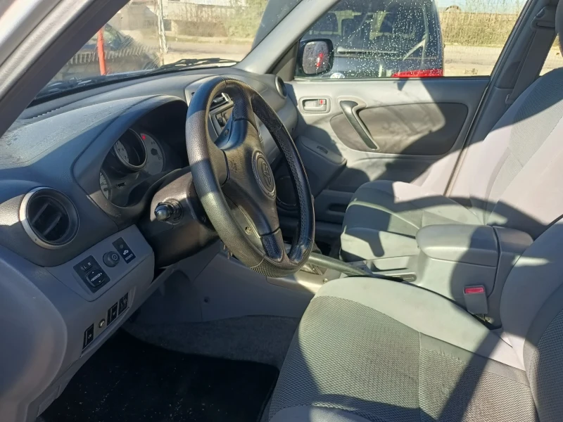 Toyota Rav4 2.0 d4d, снимка 7 - Автомобили и джипове - 48386432