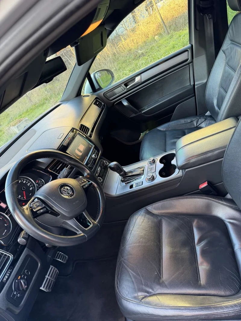 VW Touareg, снимка 15 - Автомобили и джипове - 53115177