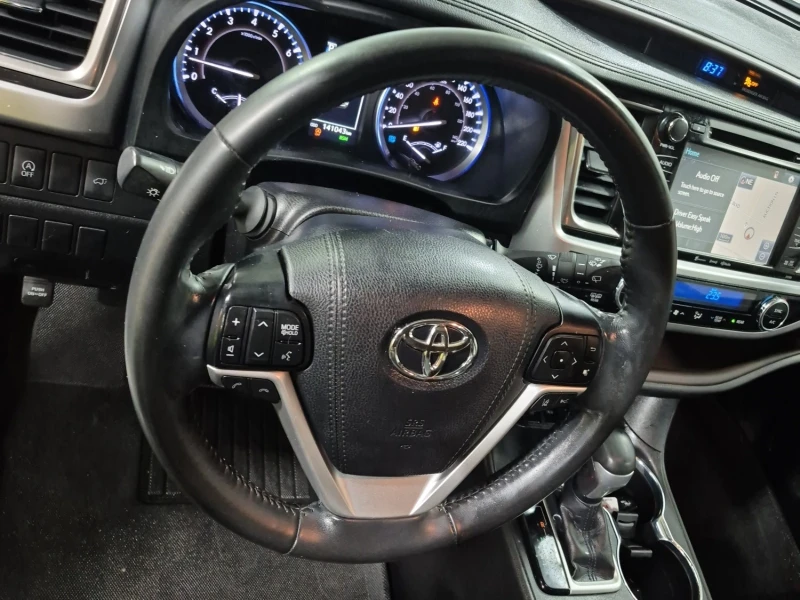 Toyota Highlander XLE * * ЧЕРЕН САЛОН * * 7 МЕСТА * * CARFAX * * , снимка 7 - Автомобили и джипове - 53370103