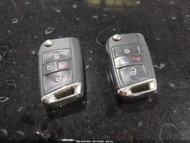 VW Tiguan * KEYLESS* КОЖА* КАМЕРА* ПОДГРЕВ* ПАНО* , снимка 14 - Автомобили и джипове - 54028561