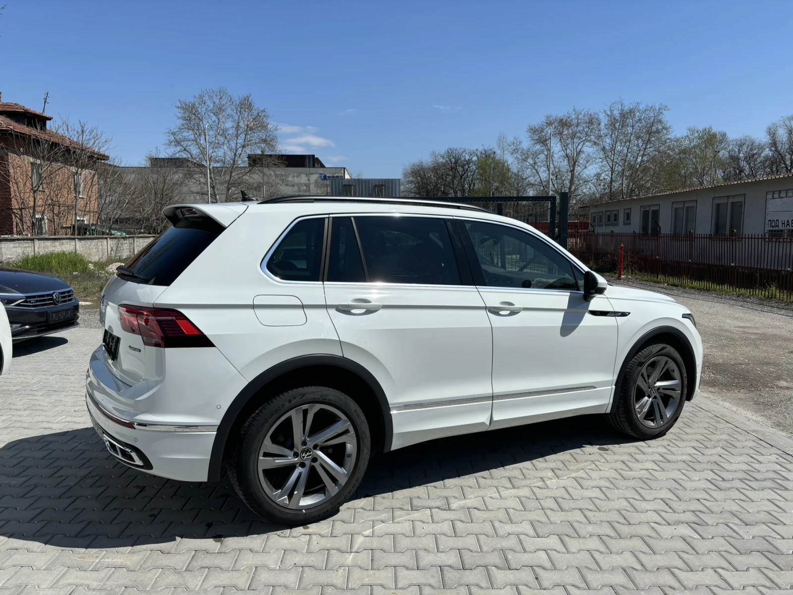 VW Tiguan R-LINE 147KW, снимка 6 - Автомобили и джипове - 54097587