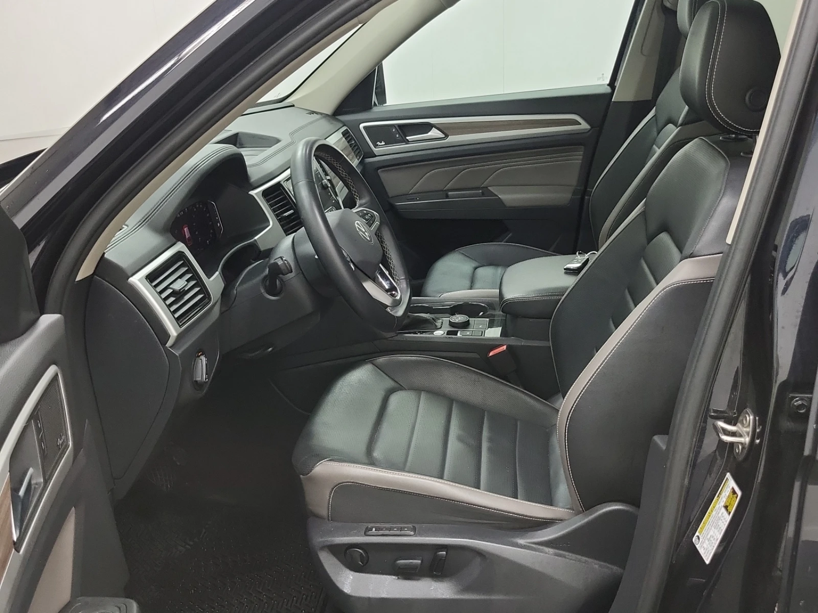 VW Atlas Highline * CARFAX * АВТО КРЕДИТ * , снимка 9 - Автомобили и джипове - 55015759