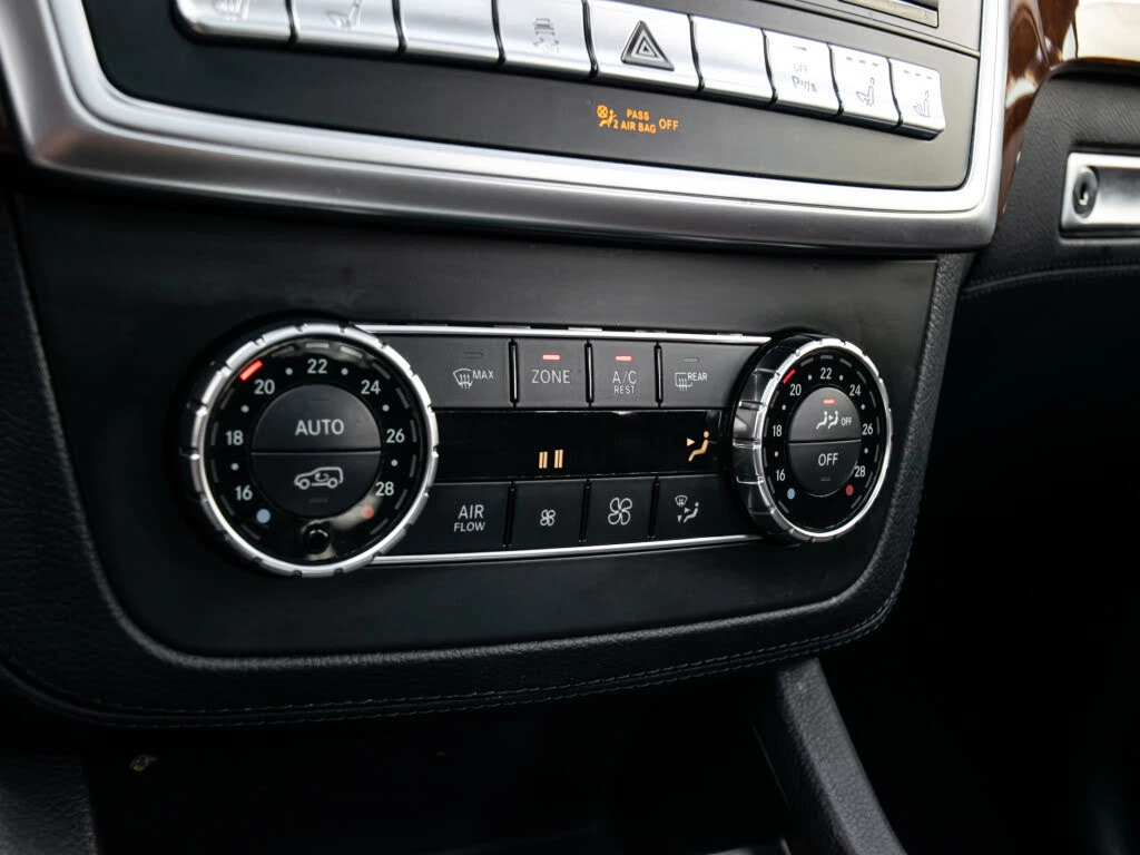 Mercedes-Benz GL 550 4MATIC* AMG* HARMAN* ОБДУХ* 360* ПАНО* КРАЙНА ЦЕНА, снимка 10 - Автомобили и джипове - 55856257
