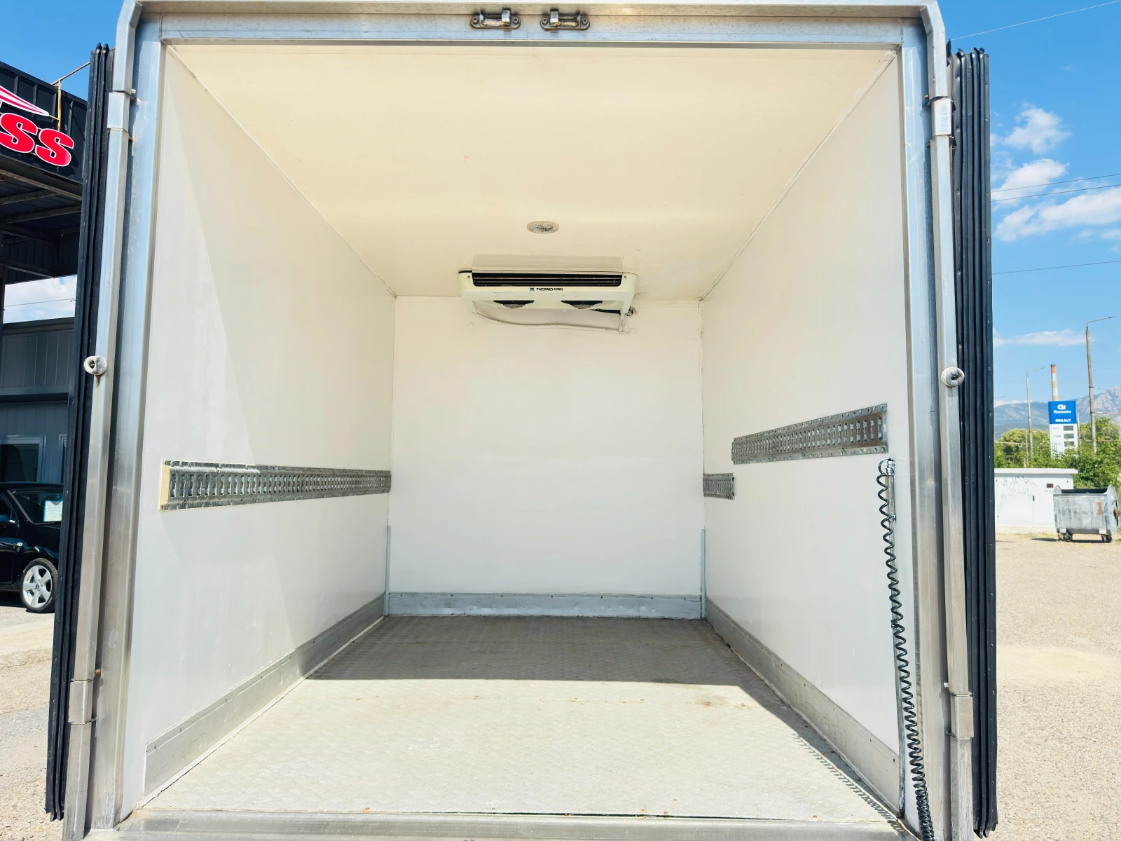 Iveco Daily ХЛАДИЛЕН 12/220V ТОП СЪСТОЯНИЕ, снимка 8 - Бусове и автобуси - 55623848