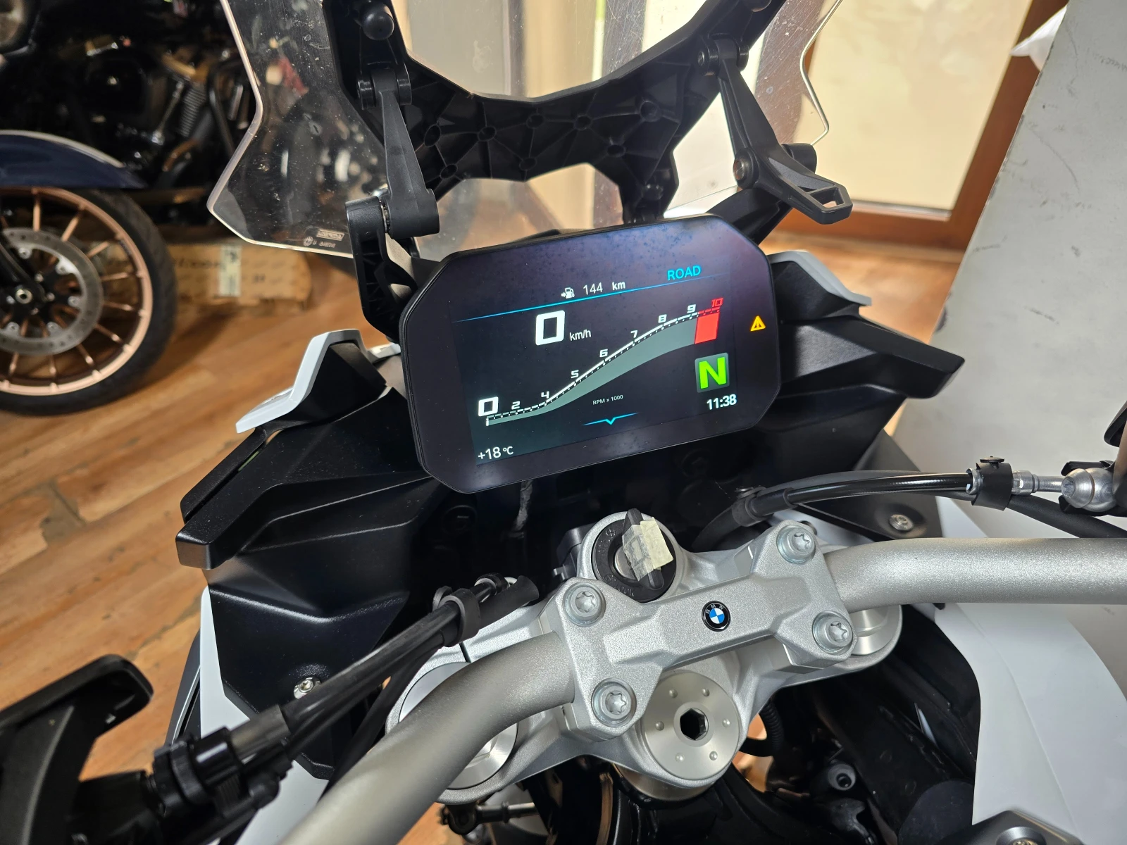 BMW F 900 XR - изображение 8