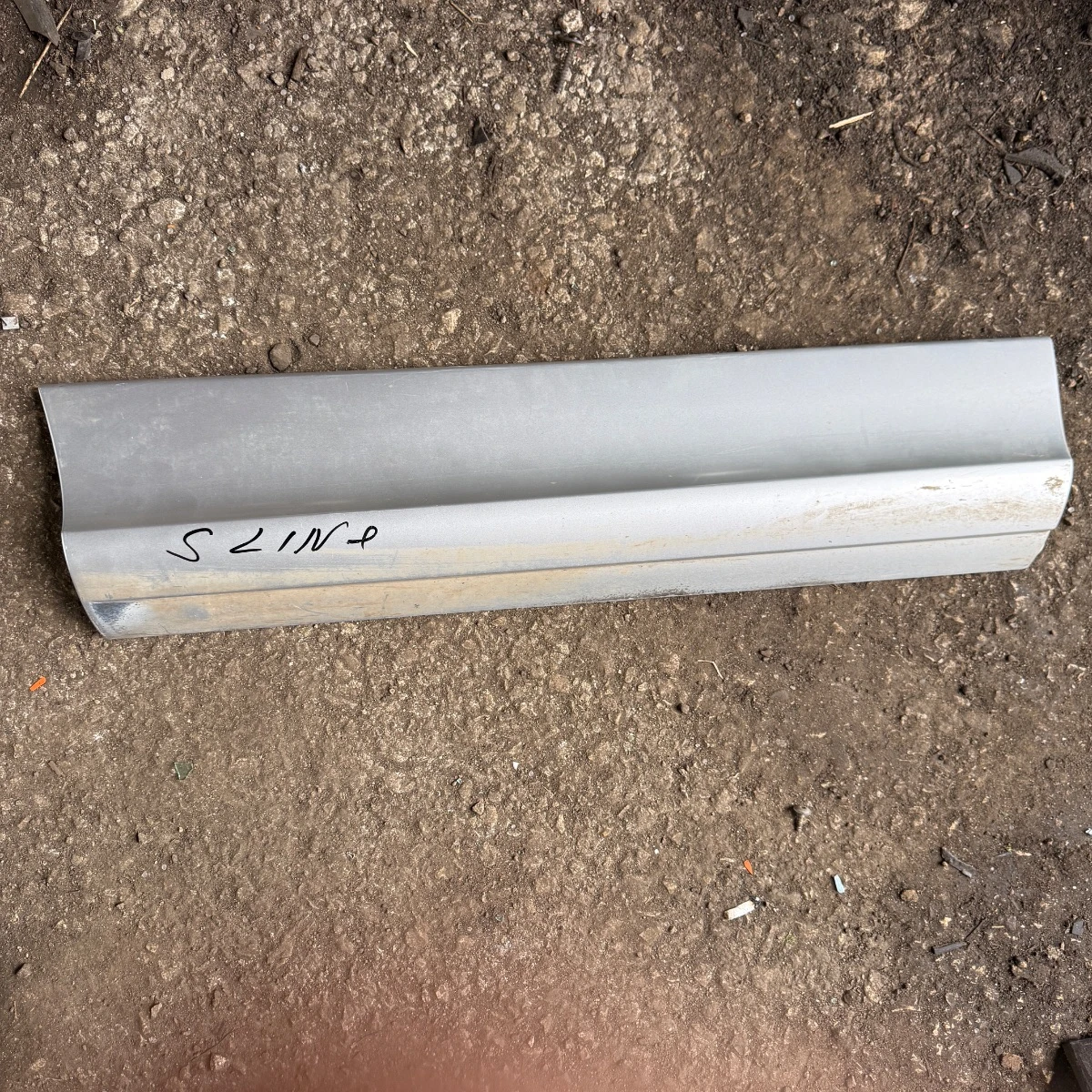Долна лайсна за задна дясна врата на Audi Q7 4L черна 4L0853970-123