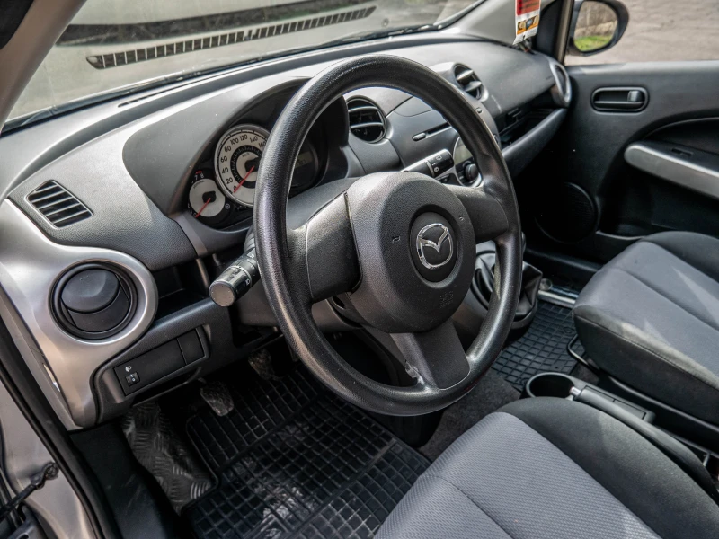 Mazda 2 1.4i (75 Hp), снимка 12 - Автомобили и джипове - 49569281