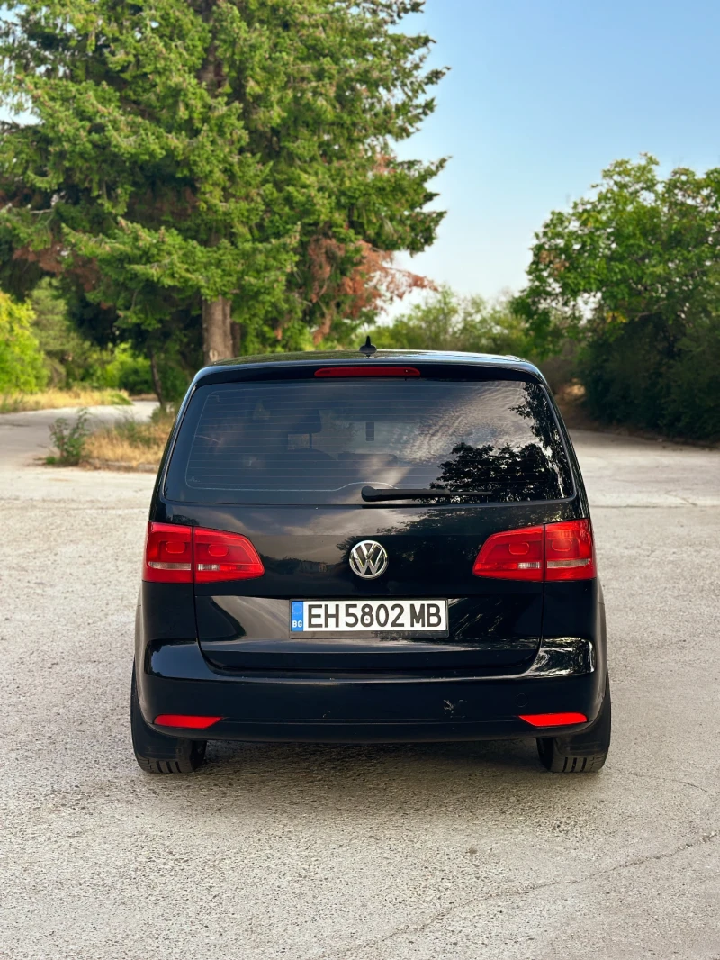 VW Touran ОБСЛУЖЕНА 100%, Всичко платено, снимка 5 - Автомобили и джипове - 52331515