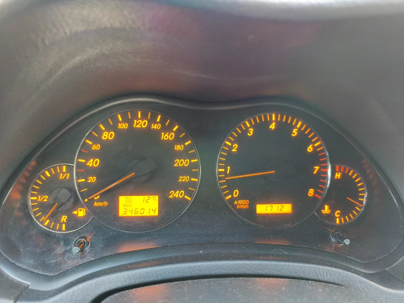 Toyota Avensis 1.8 VVT-i + LPG, снимка 13 - Автомобили и джипове - 52022949