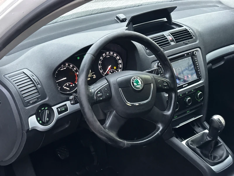 Skoda Octavia 2.0TDi, снимка 7 - Автомобили и джипове - 52881985