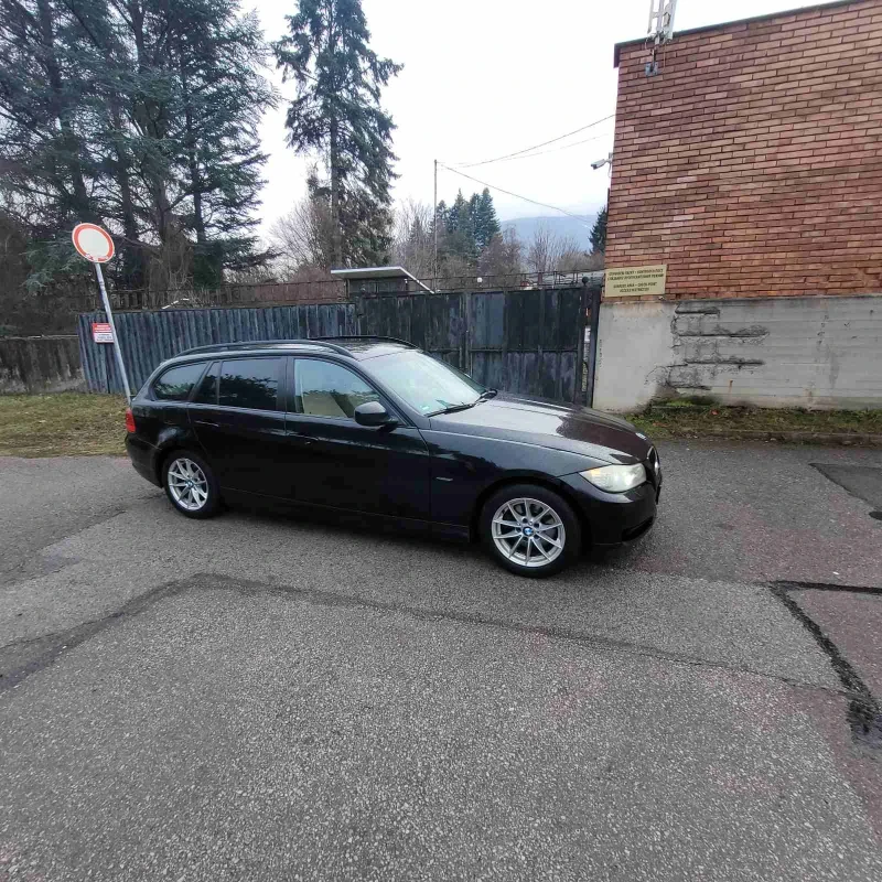 BMW 320 E91 facelift , снимка 2 - Автомобили и джипове - 53296997