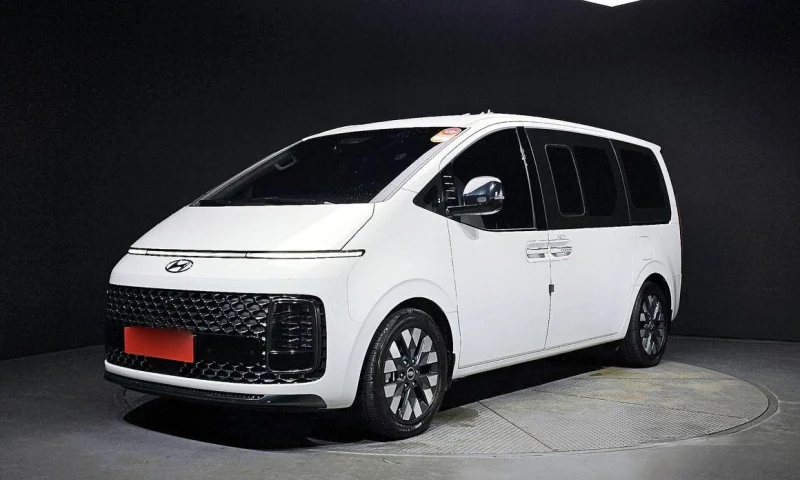 Hyundai Staria L3.5 Lounge 9-Seater Mobility - 57069 лв. / 29178.92 € - 89549177 1