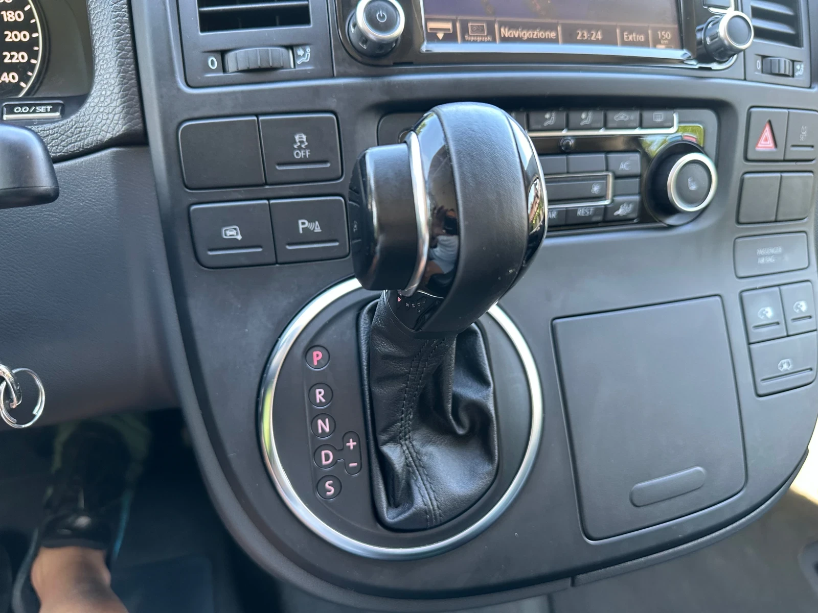 VW Multivan 2.0BiTDI* 4x4* DSG* HIGHLINE - изображение 7