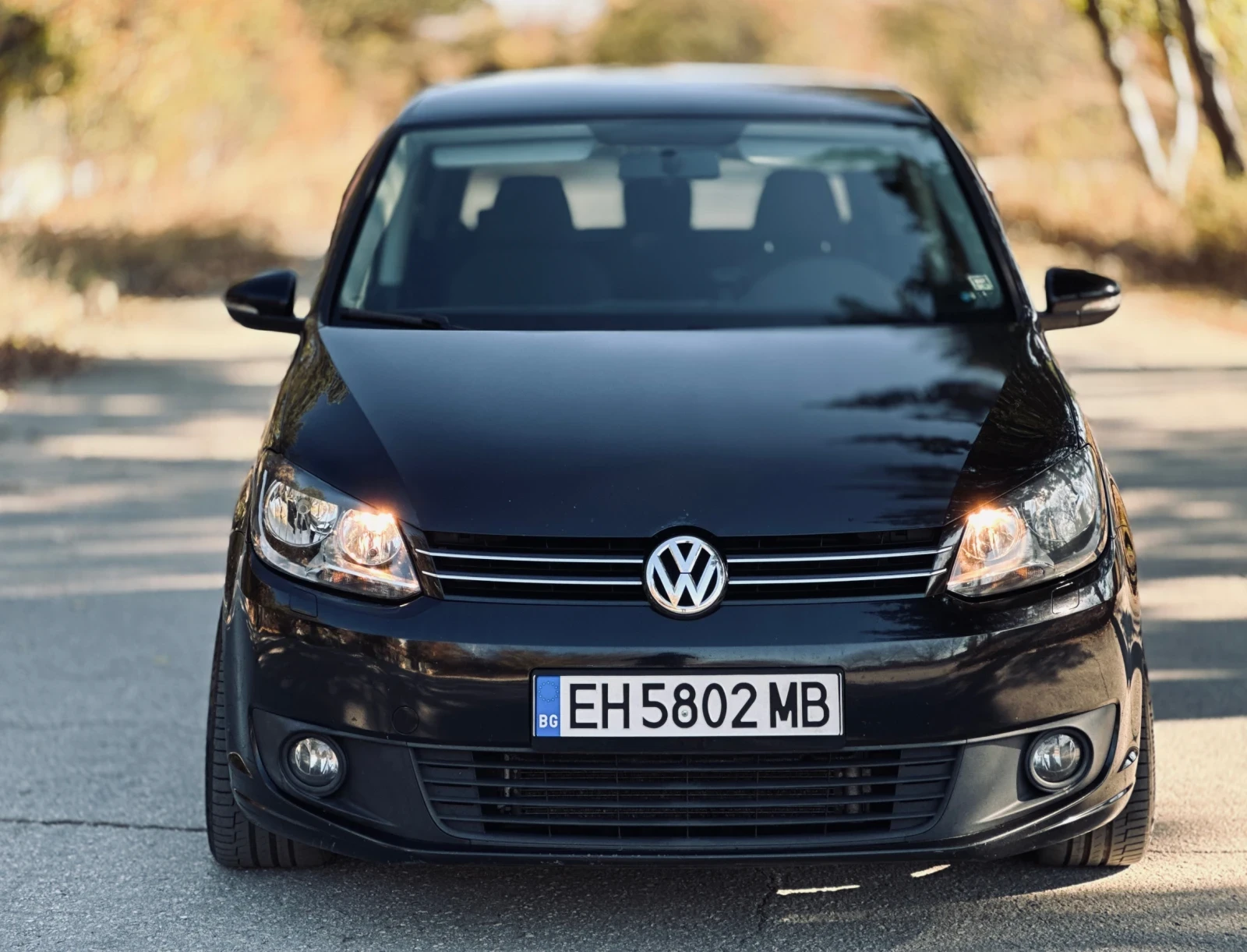 VW Touran ОБСЛУЖЕНА 100%, Всичко платено - изображение 3