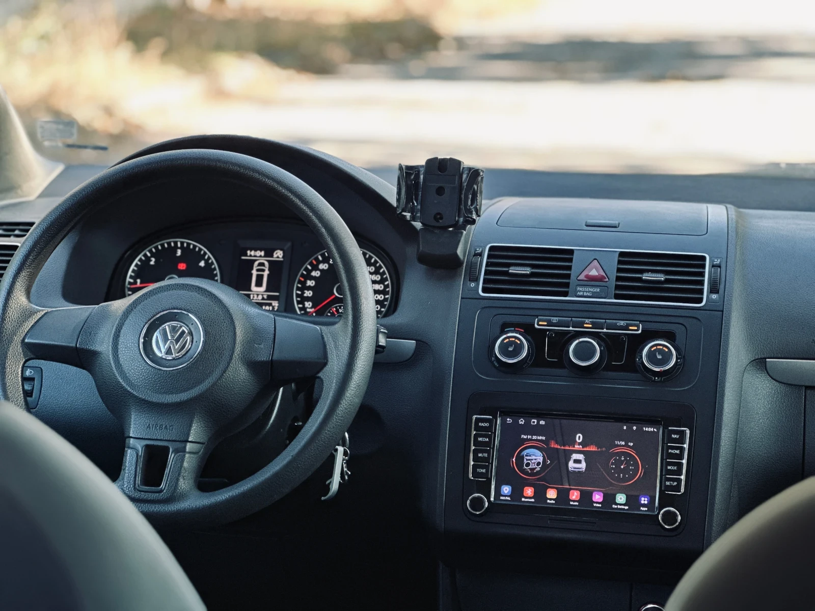 VW Touran ОБСЛУЖЕНА 100%, Всичко платено - изображение 10
