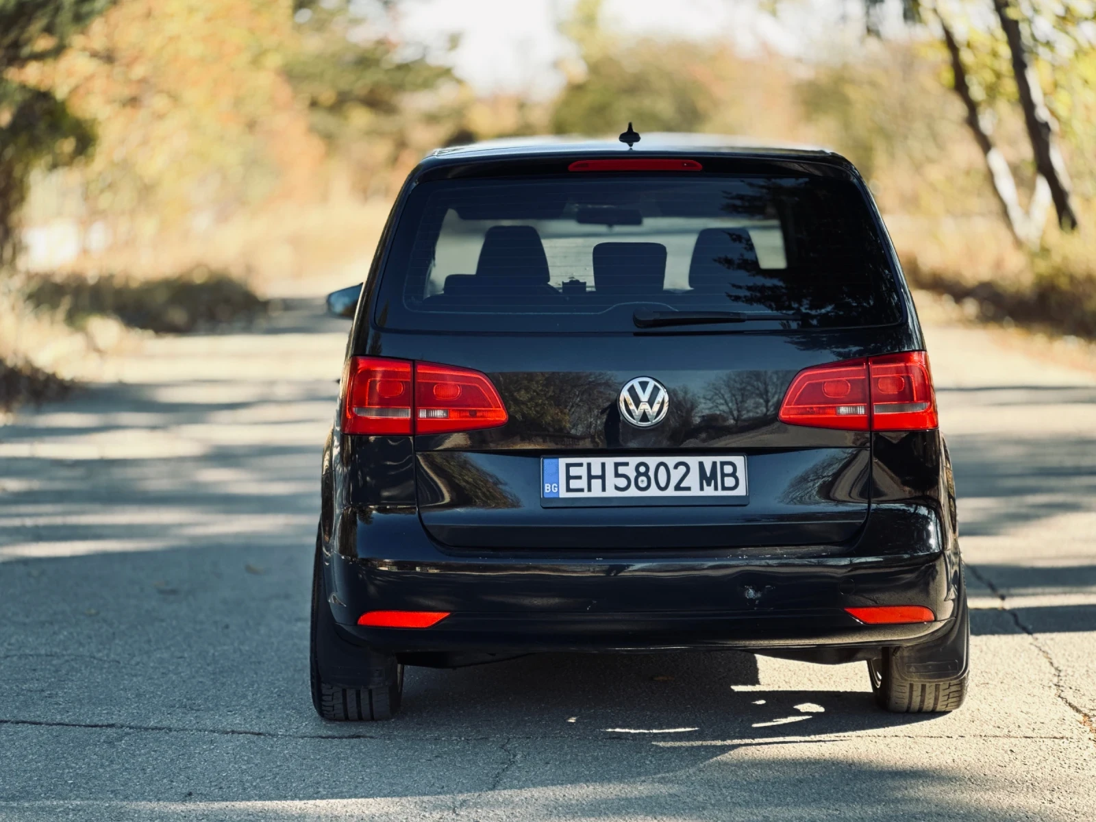 VW Touran ОБСЛУЖЕНА 100%, Всичко платено - изображение 4
