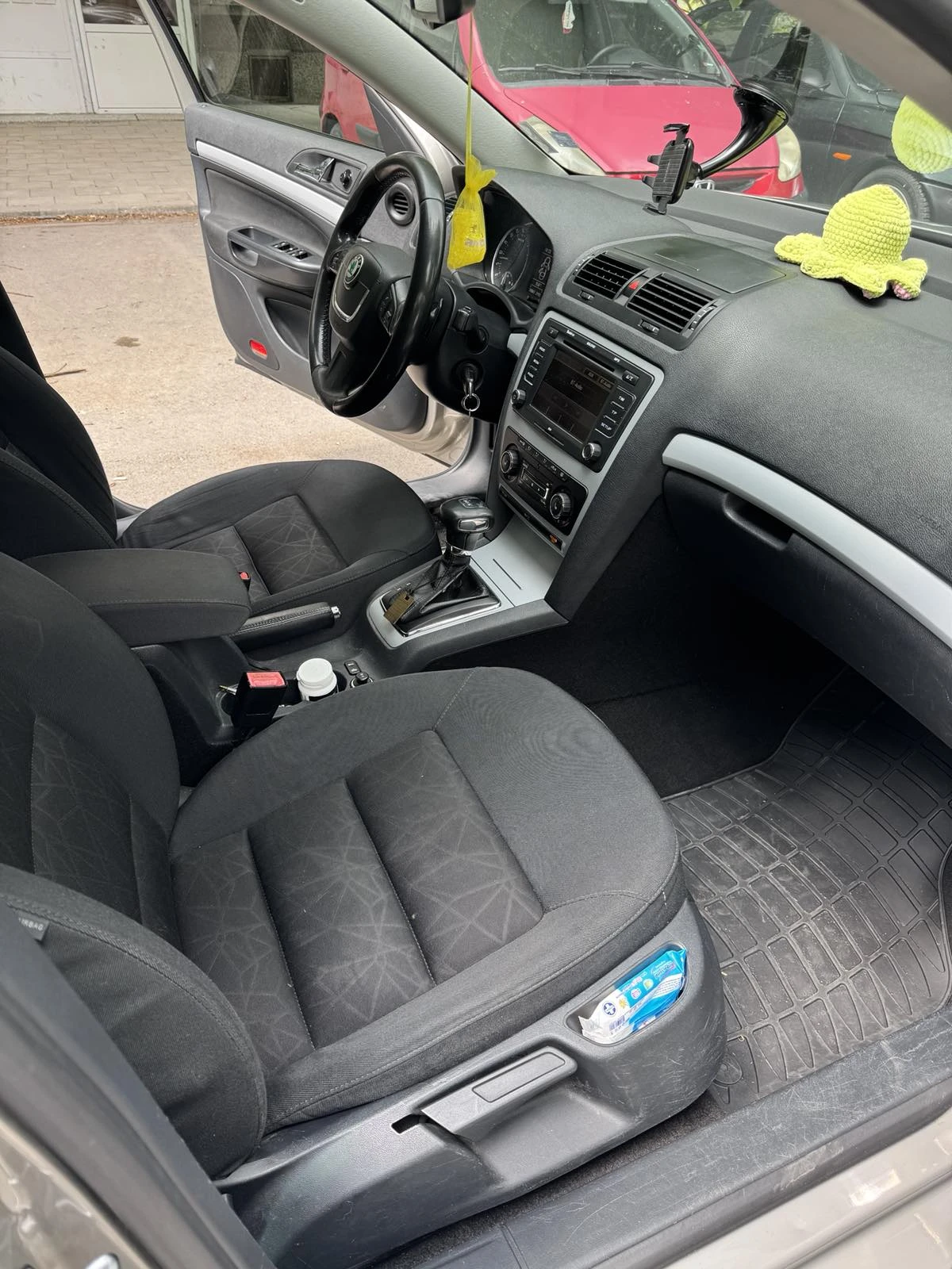 Skoda Octavia 1.6 - изображение 10