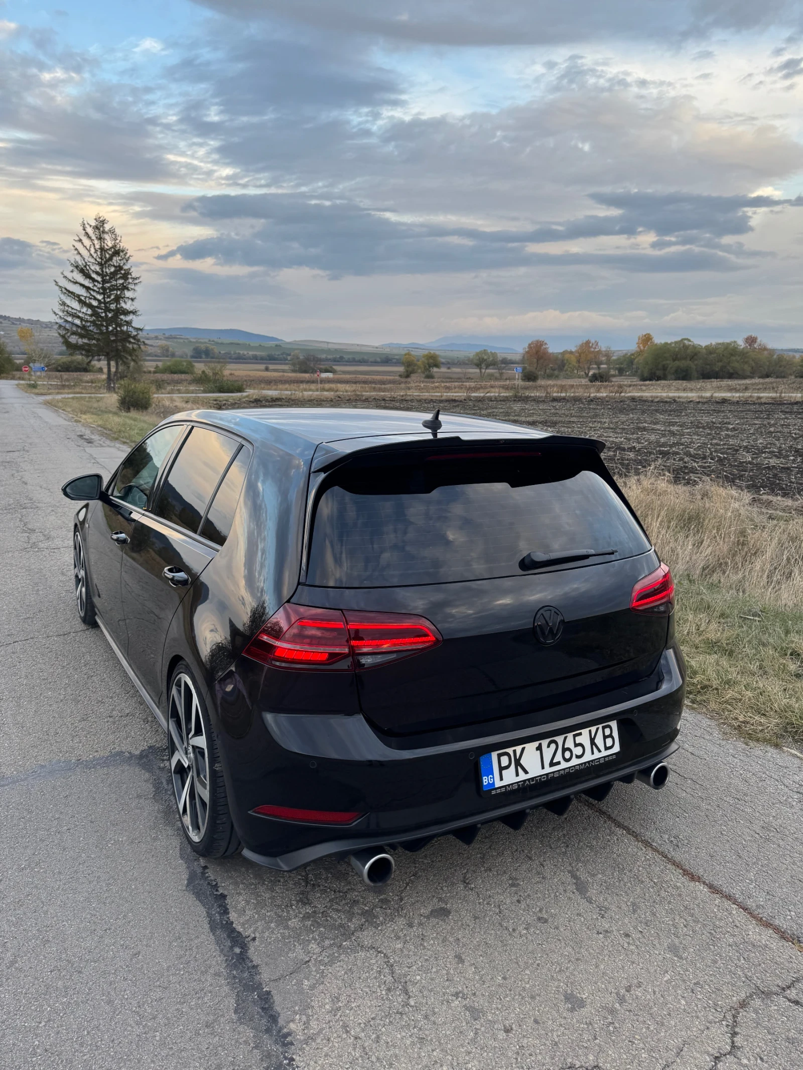 VW Golf GTI Performance  | Mobile.bg   4