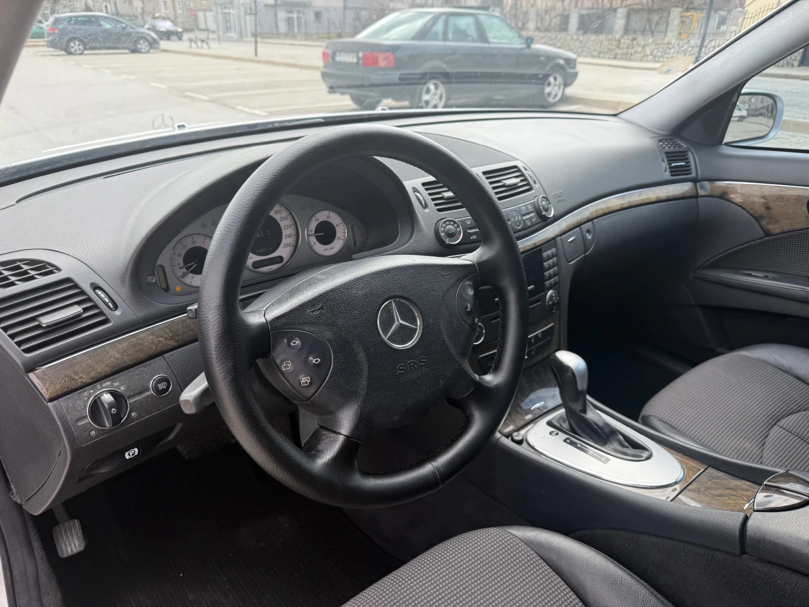Mercedes-Benz E 280 Avantgarde РЕДОВИ МОТОР, снимка 10 - Автомобили и джипове - 53878396